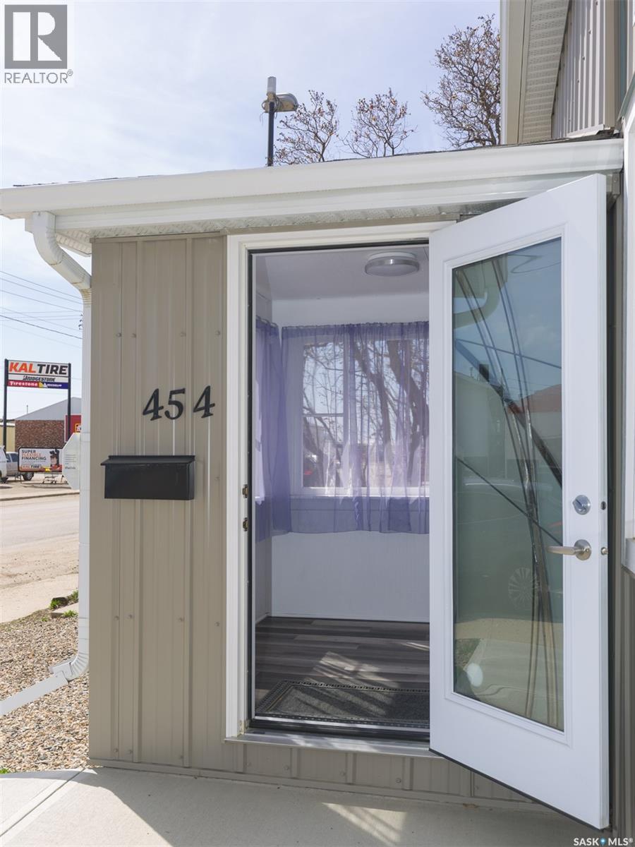 454 Fairford Street W Property Photo 2