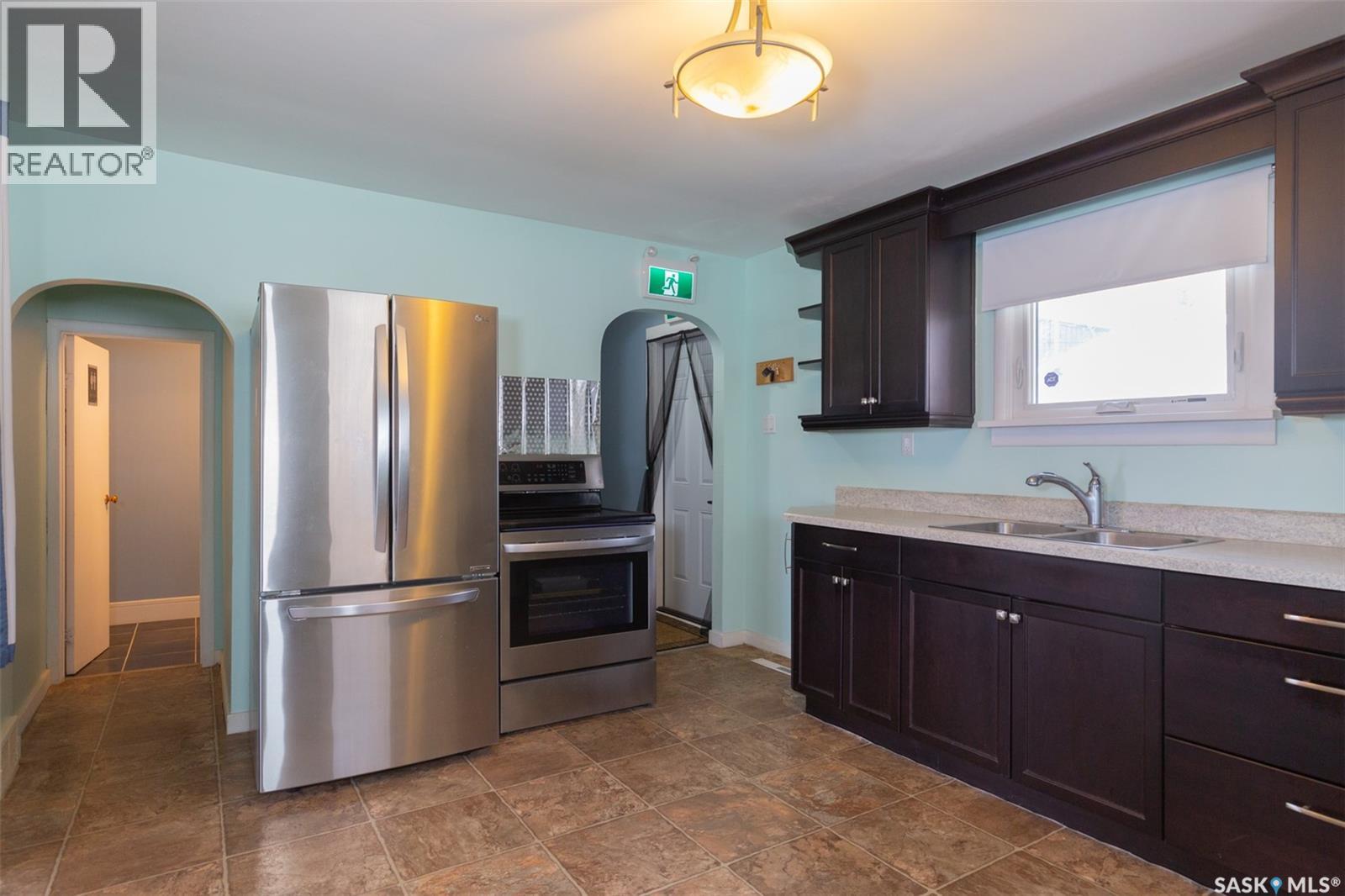 454 Fairford Street W Property Photo 6