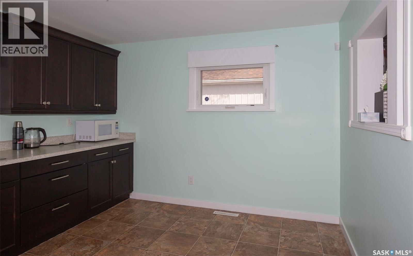 454 Fairford Street W Property Photo 7