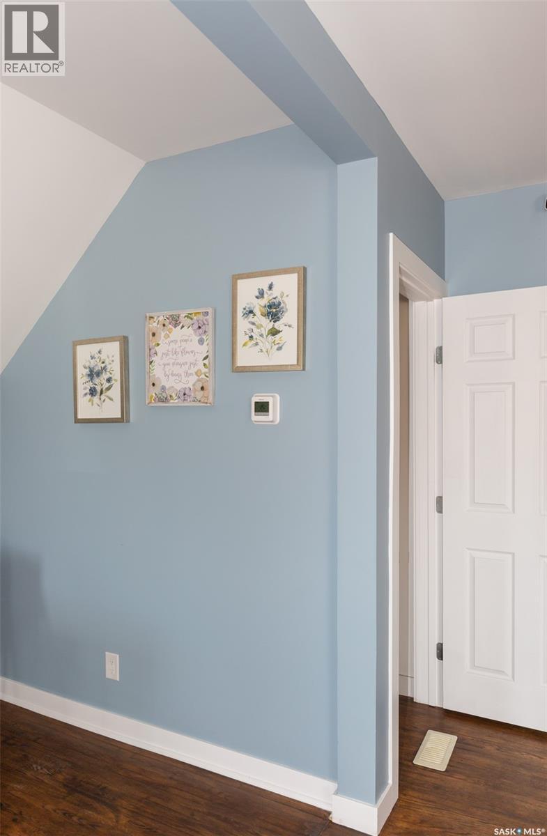 454 Fairford Street W Property Photo 9