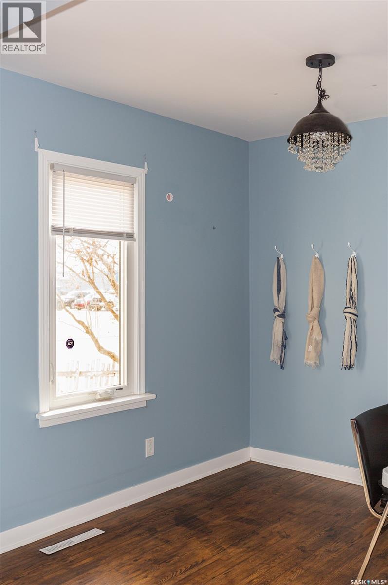 454 Fairford Street W Property Photo 10