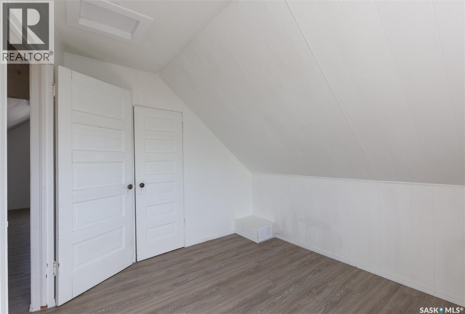 454 Fairford Street W Property Photo 16