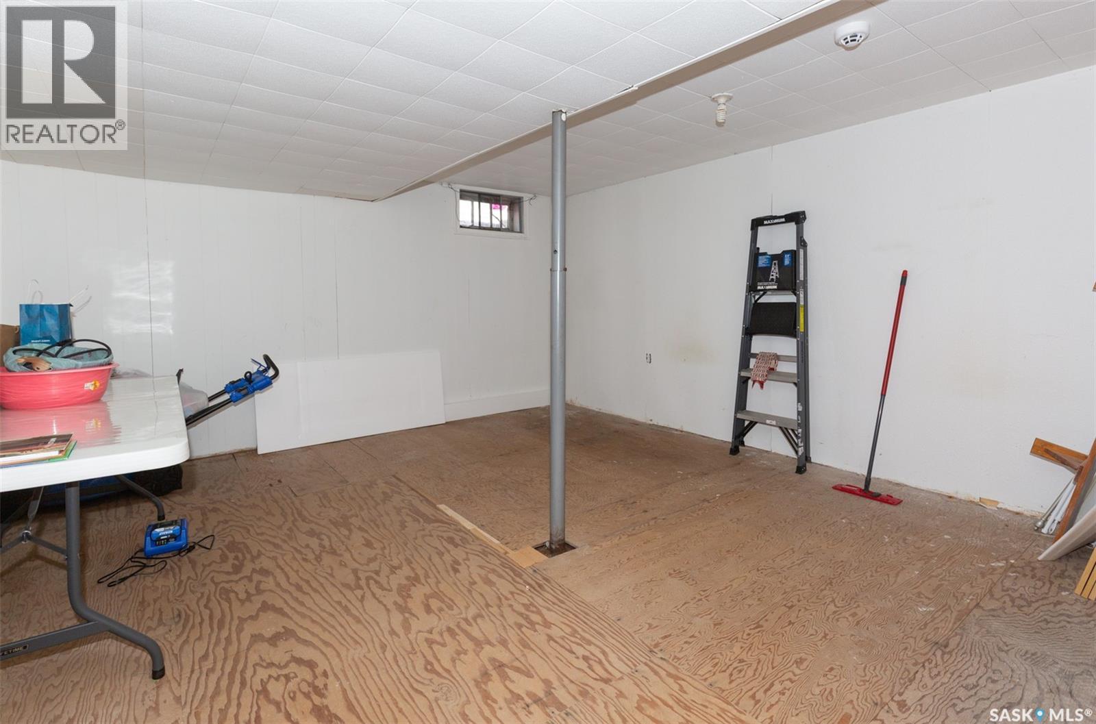 454 Fairford Street W Property Photo 17