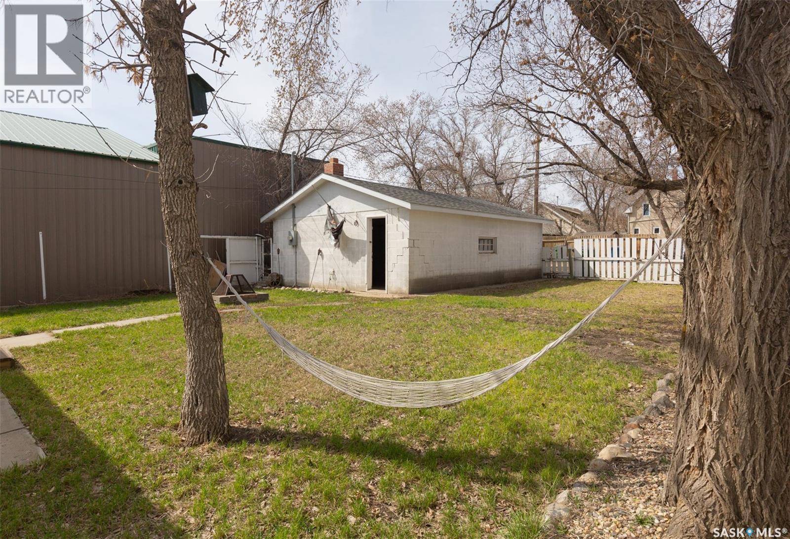 454 Fairford Street W Property Photo 23