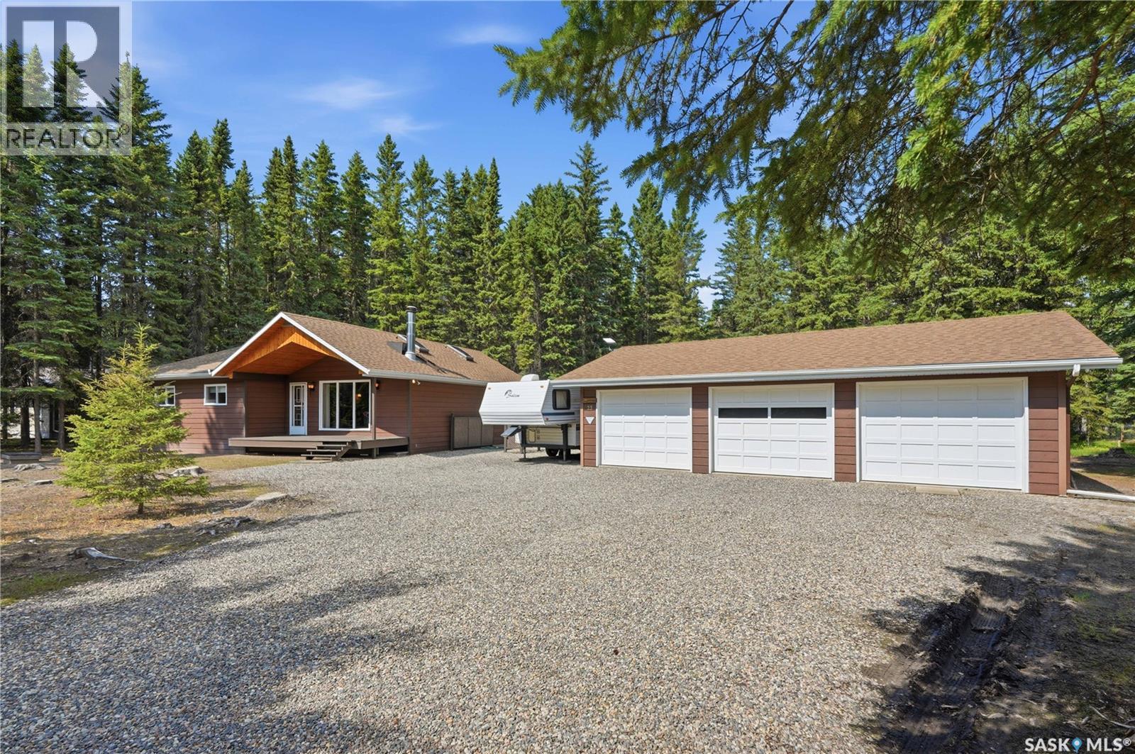 23 Saskatchewan Drive Property Photo 1