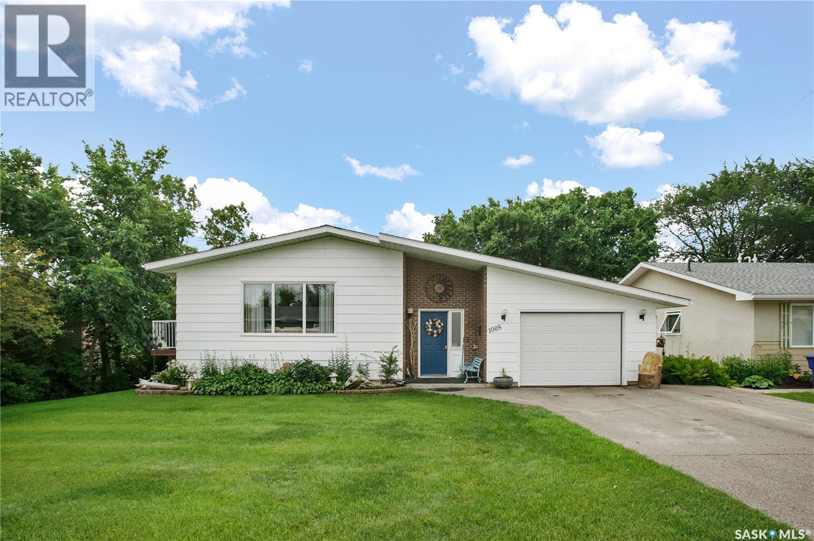 1005 10th Street Property Photo 1