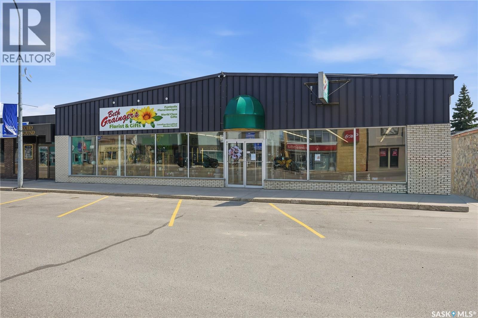 181 Broadway Street W Property Photo 1