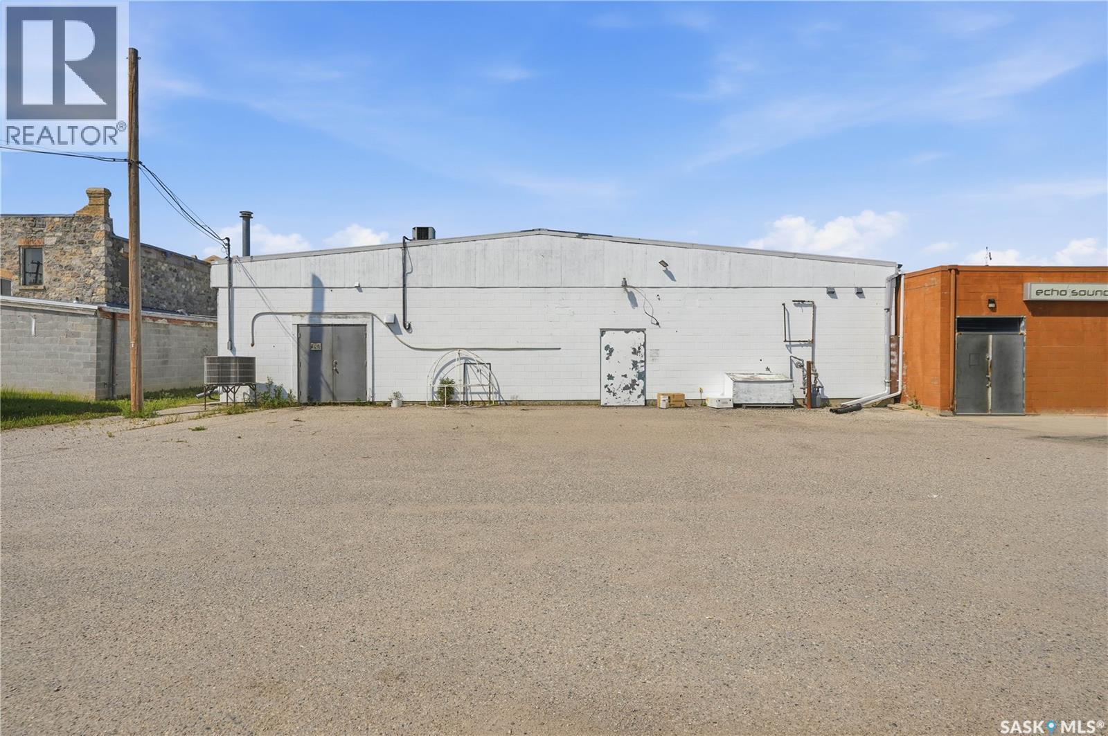 181 Broadway Street W Property Photo 2