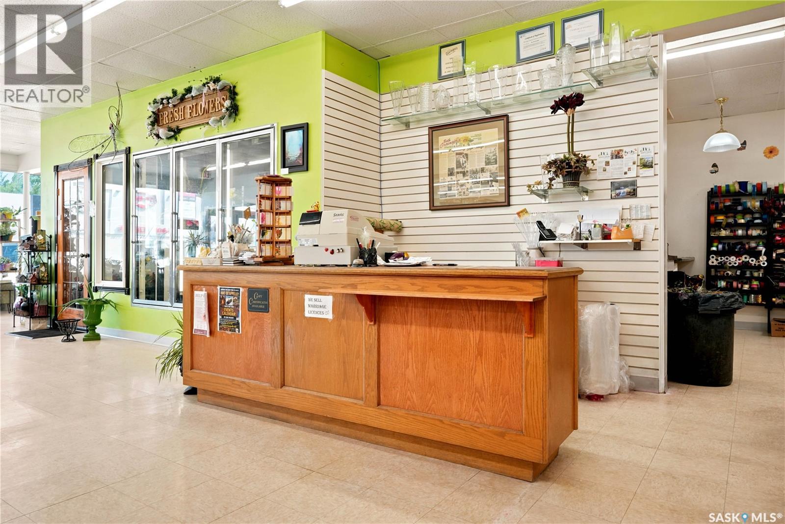 181 Broadway Street W Property Photo 3