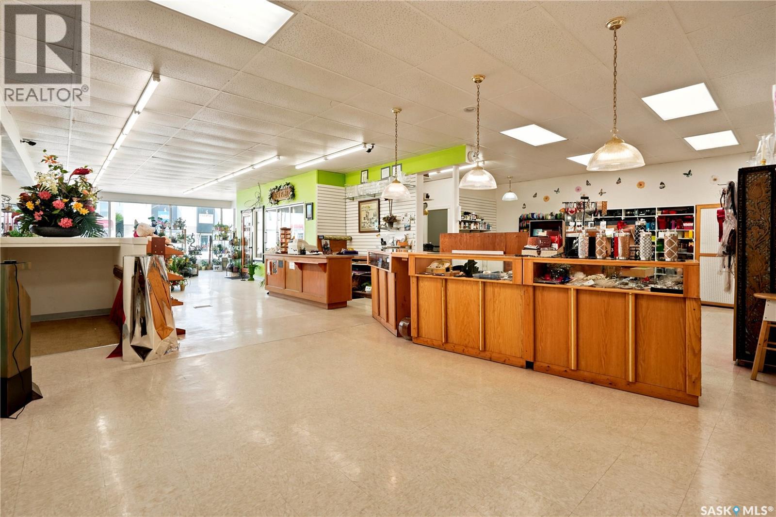 181 Broadway Street W Property Photo 4