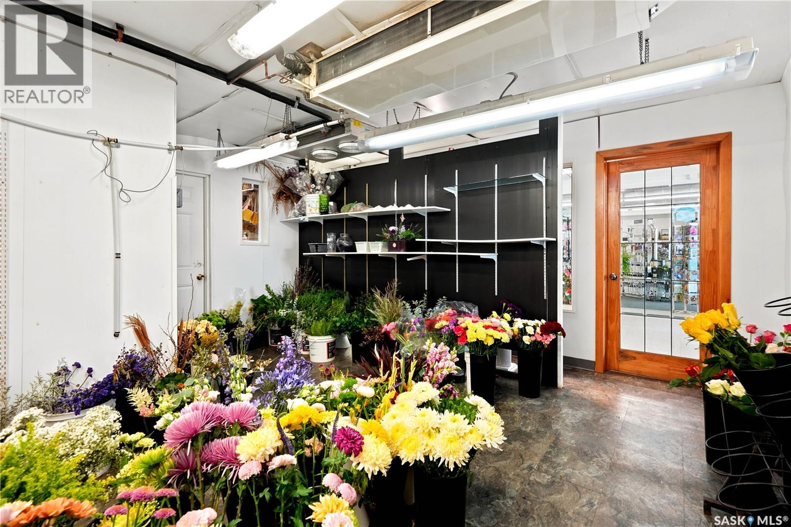 181 Broadway Street W Property Photo 6