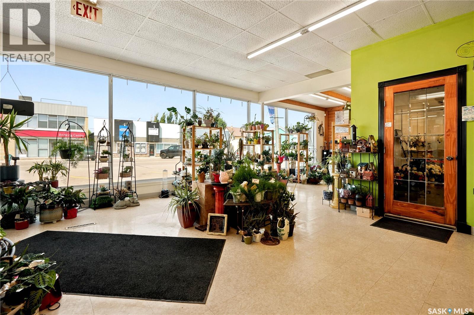 181 Broadway Street W Property Photo 7