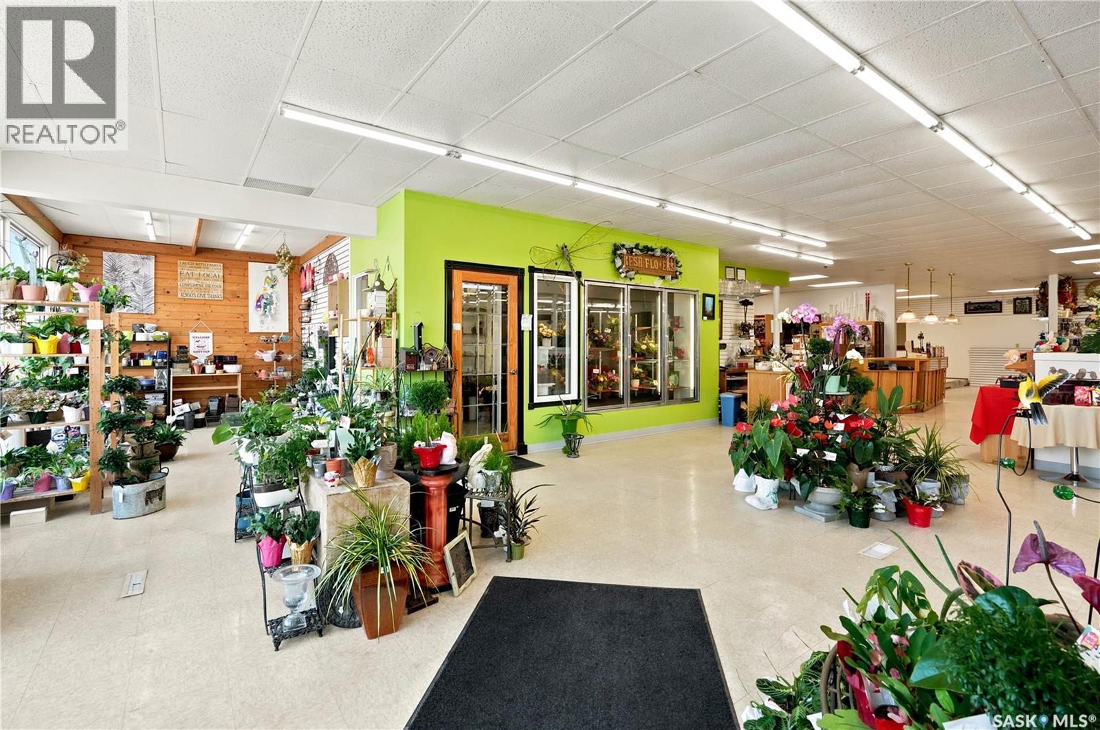 181 Broadway Street W Property Photo 8