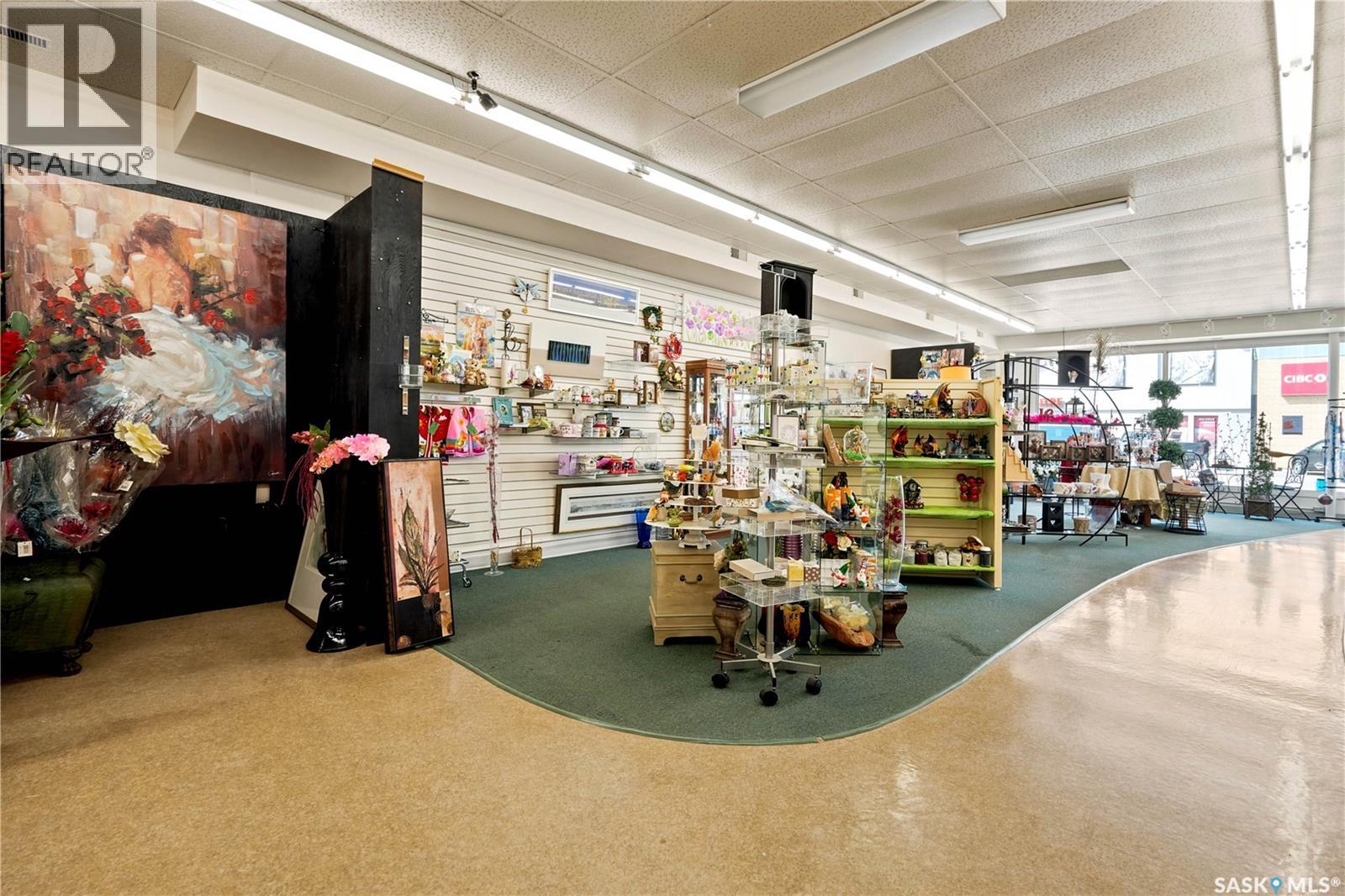 181 Broadway Street W Property Photo 10