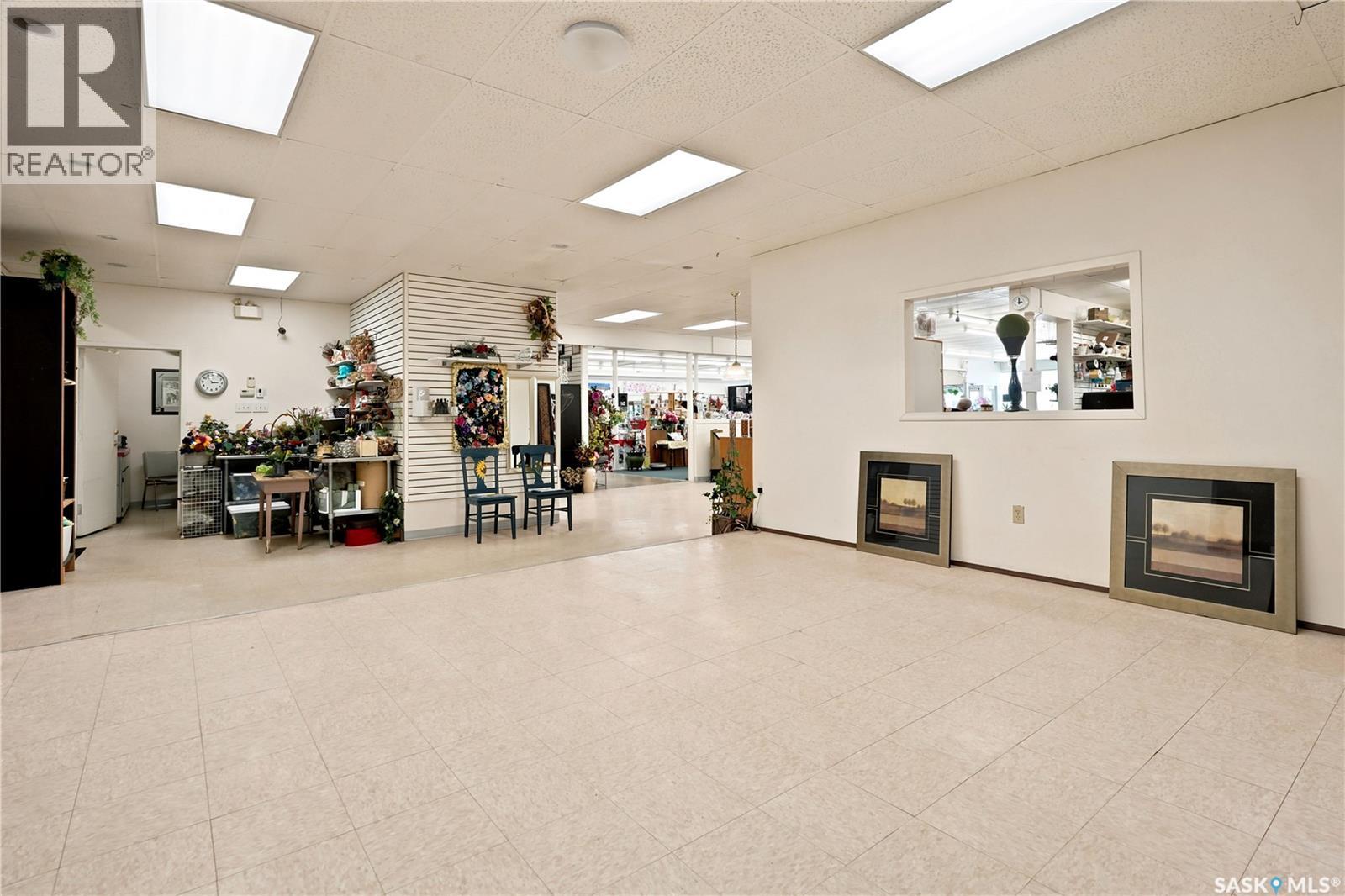 181 Broadway Street W Property Photo 12