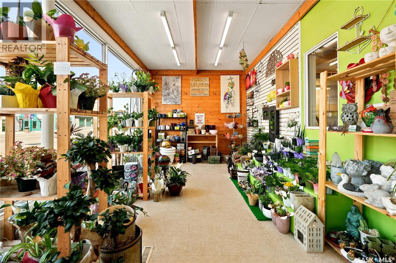 181 Broadway Street W Property Photo 14