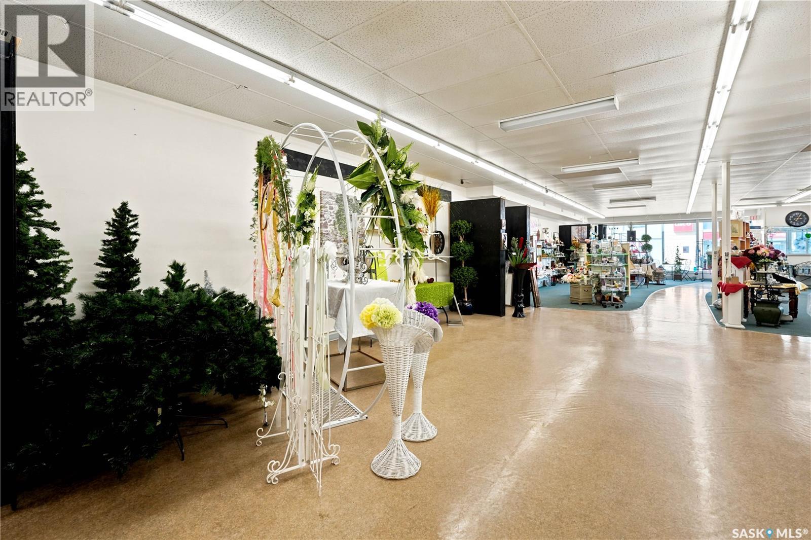 181 Broadway Street W Property Photo 15