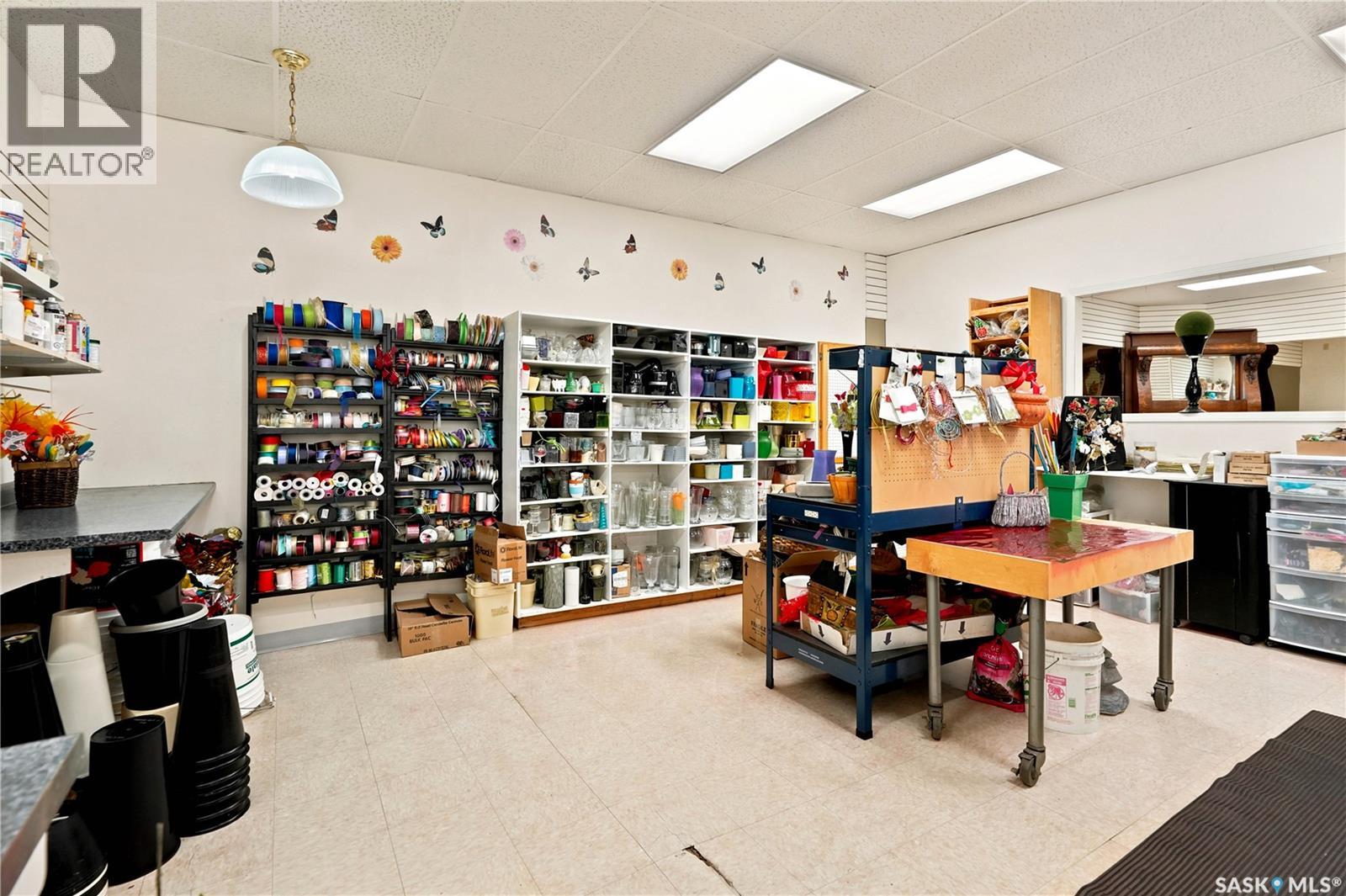 181 Broadway Street W Property Photo 16