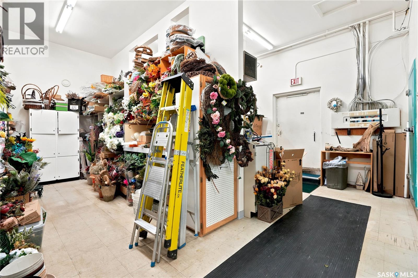 181 Broadway Street W Property Photo 17