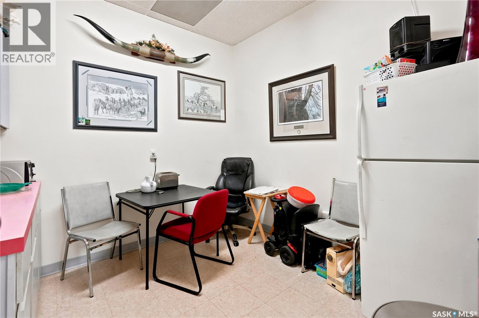 181 Broadway Street W Property Photo 18
