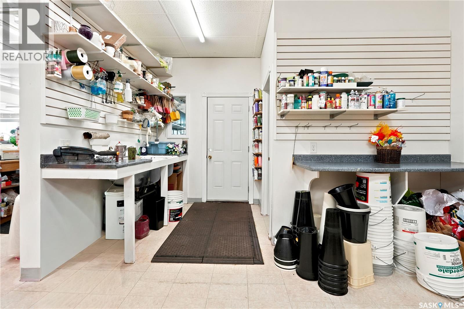 181 Broadway Street W Property Photo 22