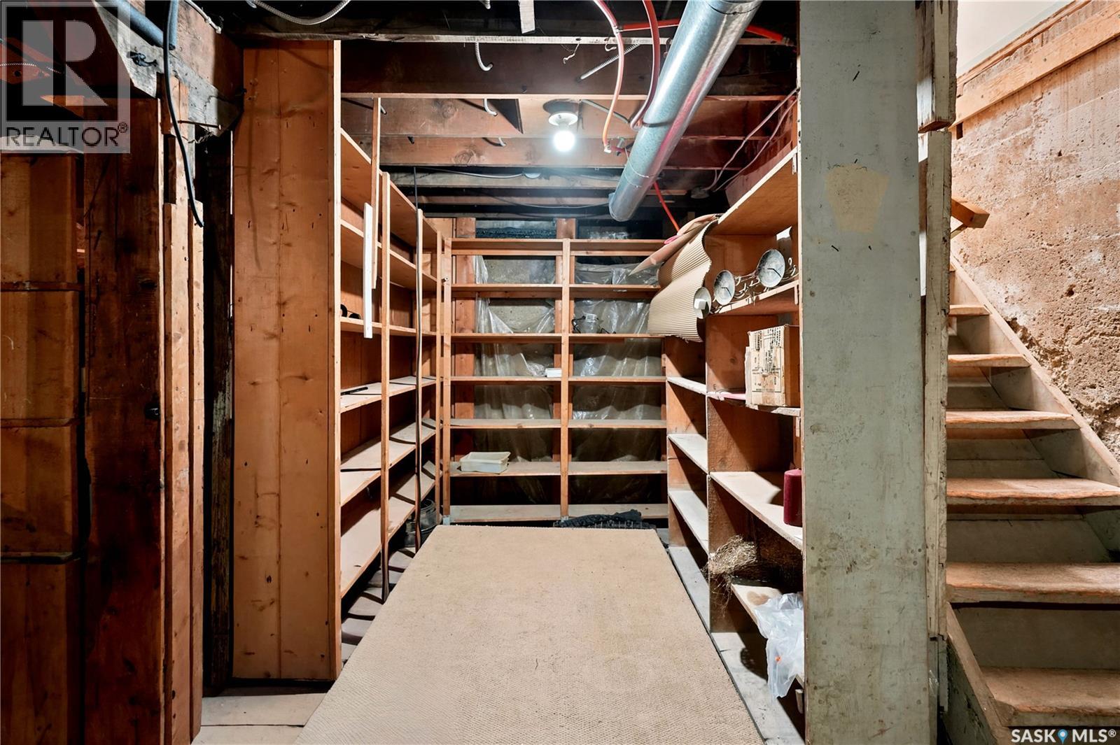 181 Broadway Street W Property Photo 23