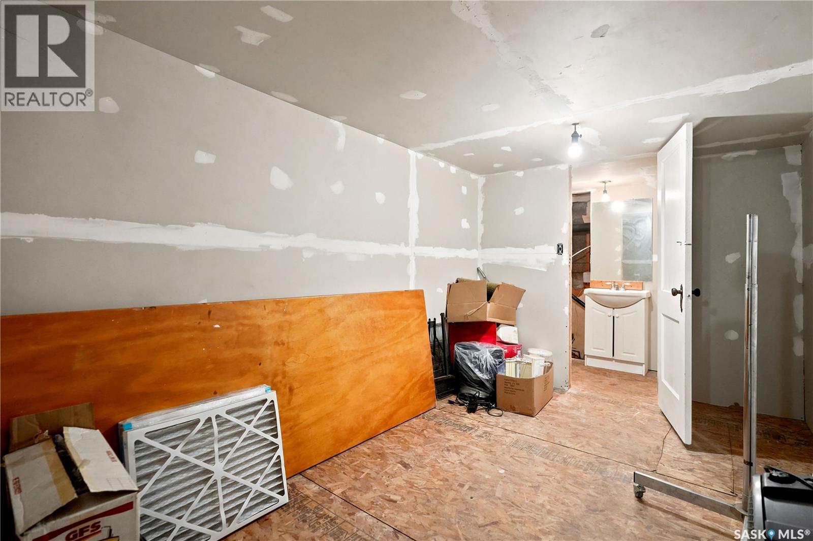 181 Broadway Street W Property Photo 24