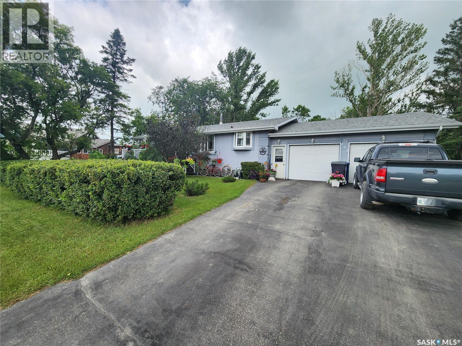 808 Assiniboia AVENUE Property Photo 1