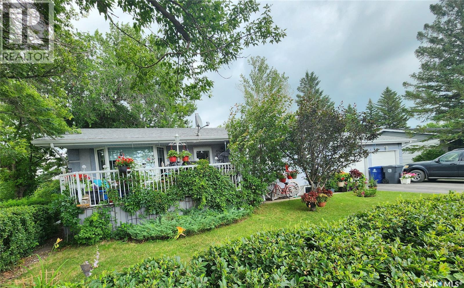 808 Assiniboia Avenue Property Photo 2