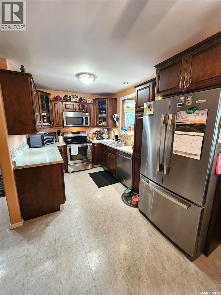808 Assiniboia Avenue Property Photo 7