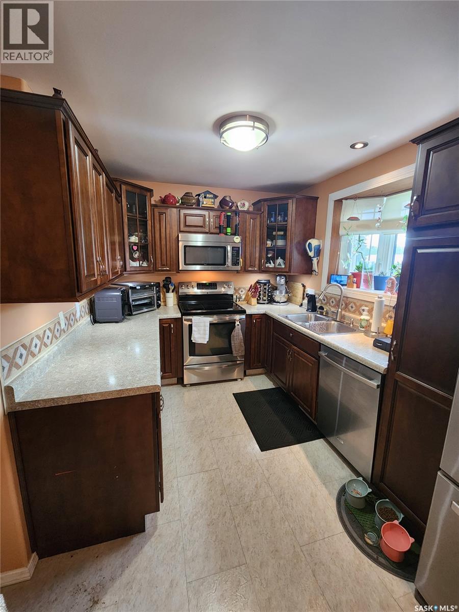 808 Assiniboia Avenue Property Photo 8