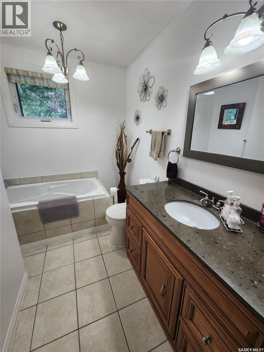 808 Assiniboia Avenue Property Photo 14