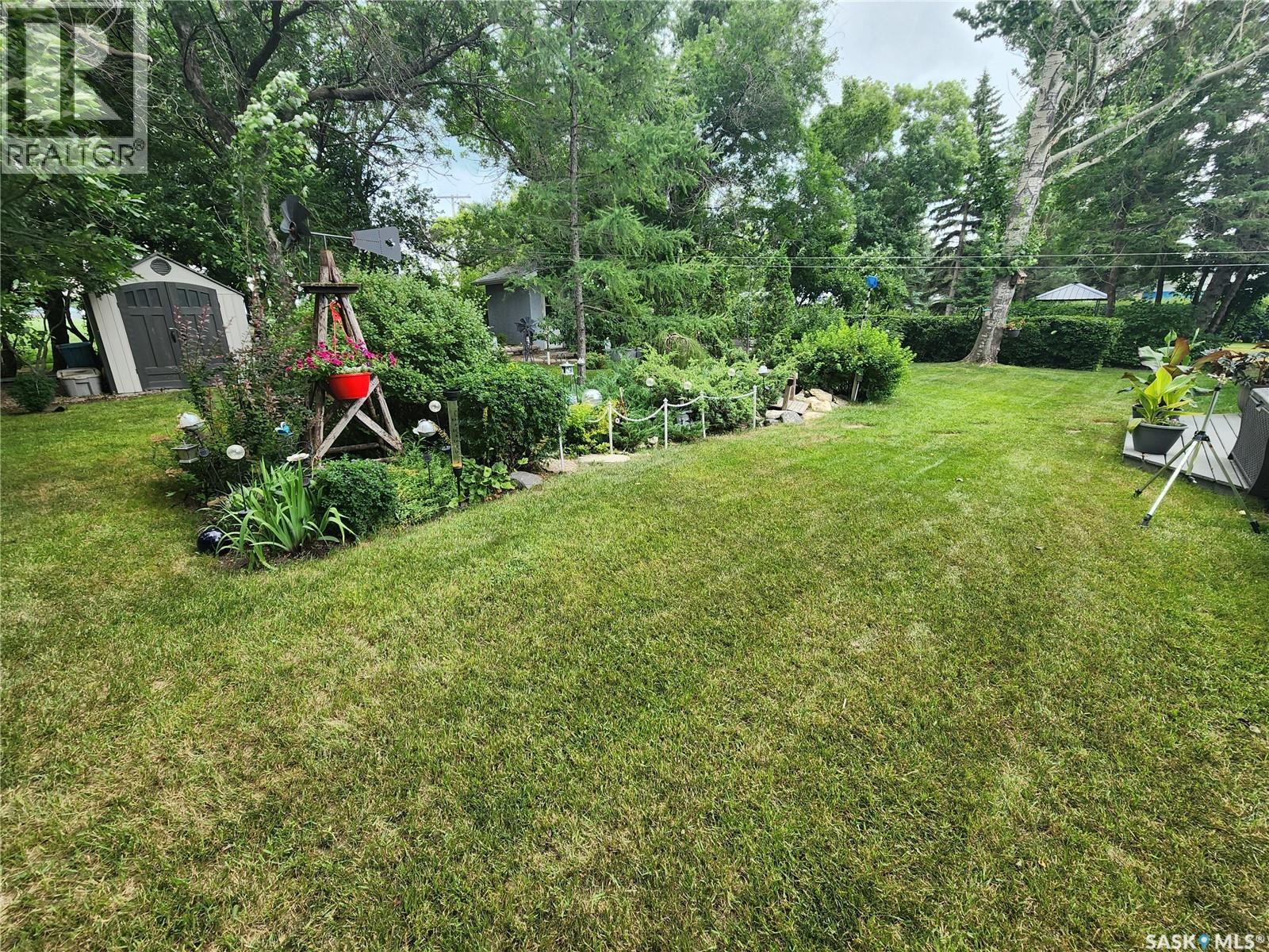 808 Assiniboia Avenue Property Photo 35