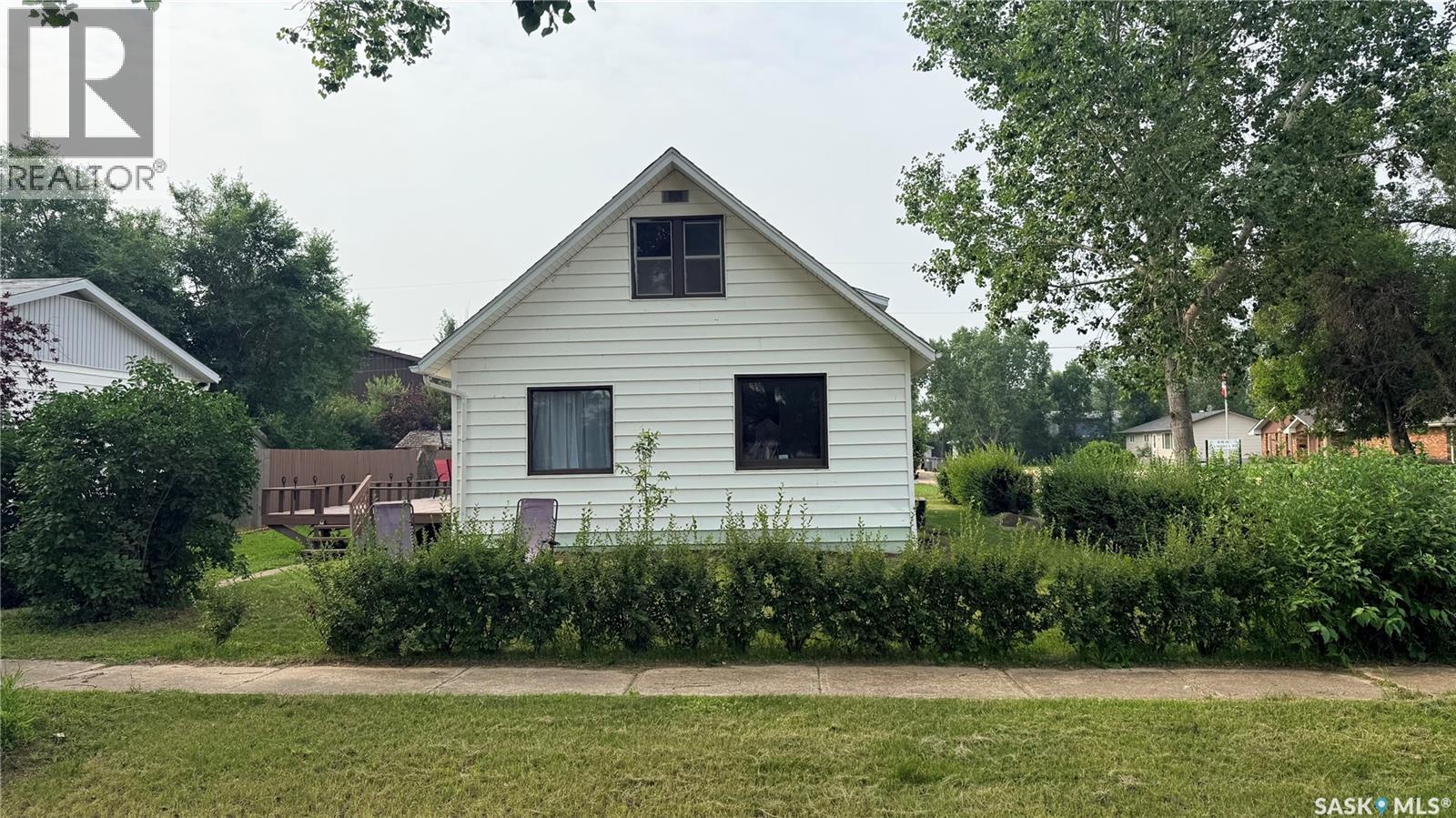 402 Saskatchewan Avenue Property Photo 1