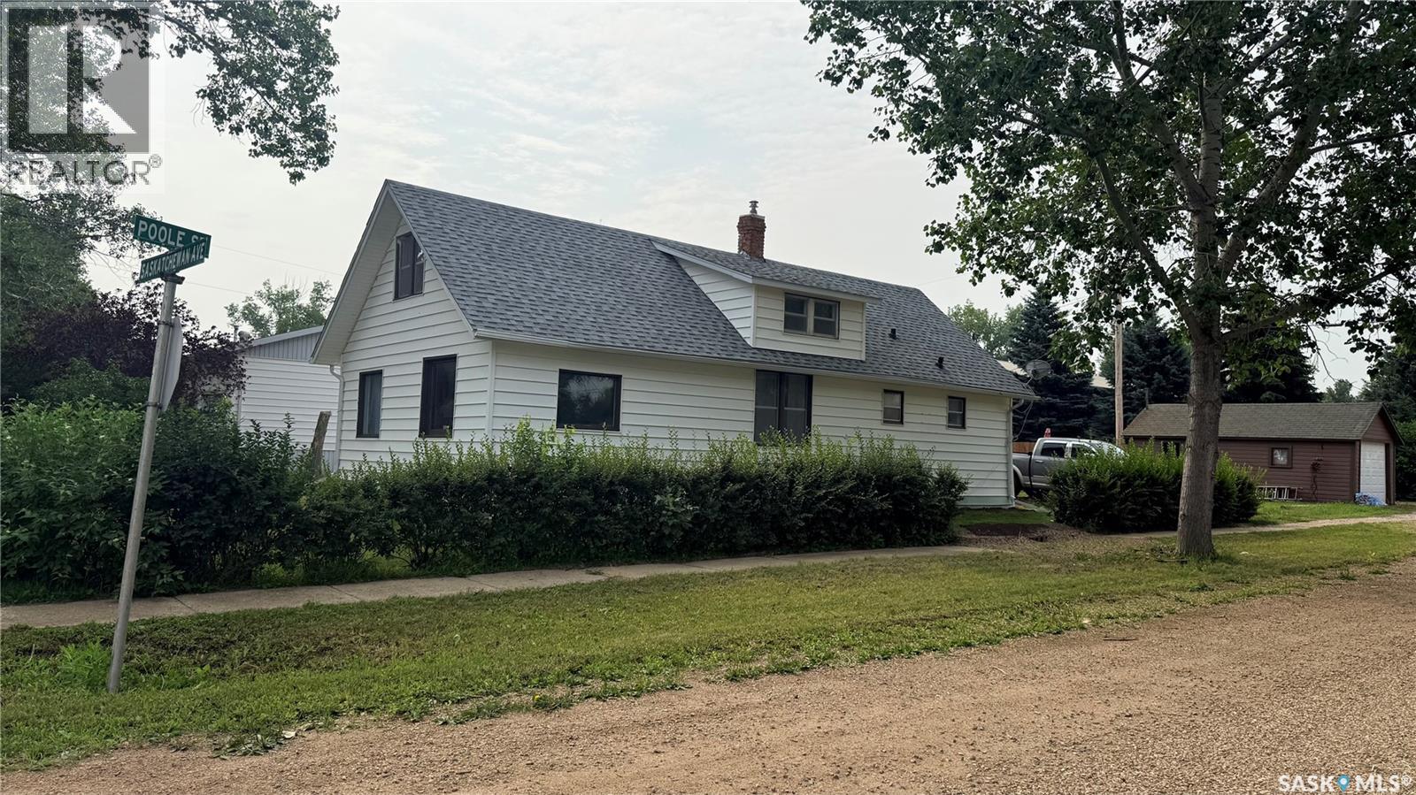 402 Saskatchewan Avenue Property Photo 2