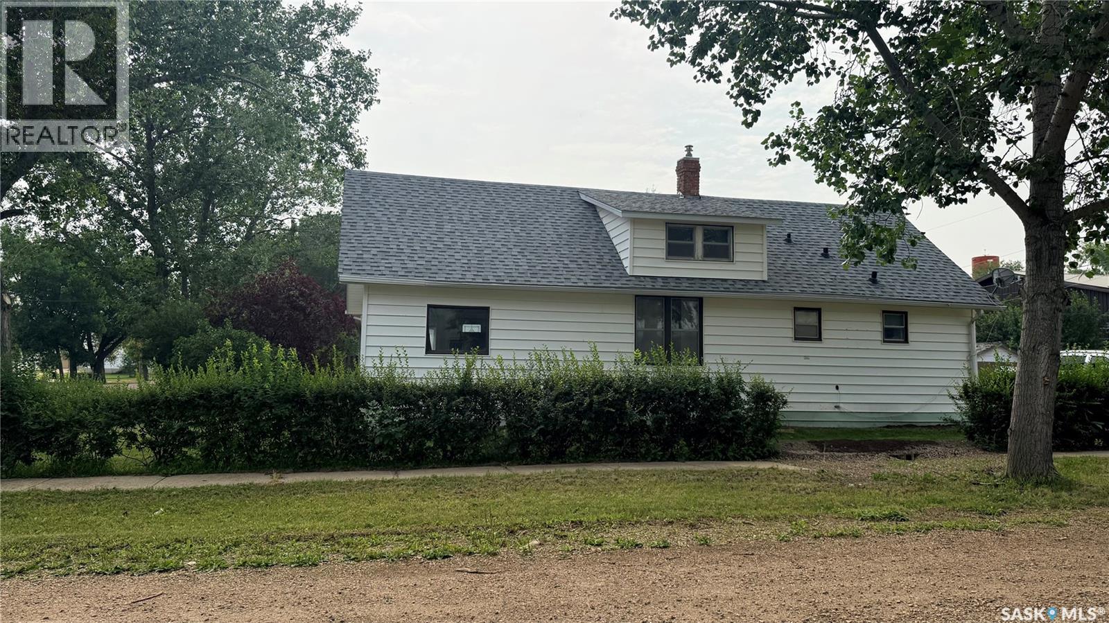 402 Saskatchewan Avenue Property Photo 3