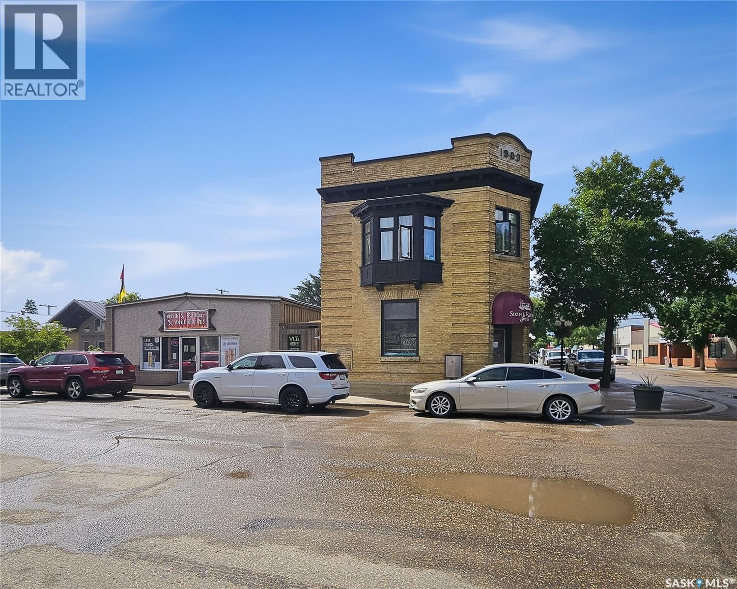 702 Railway Avenue Property Photo 1