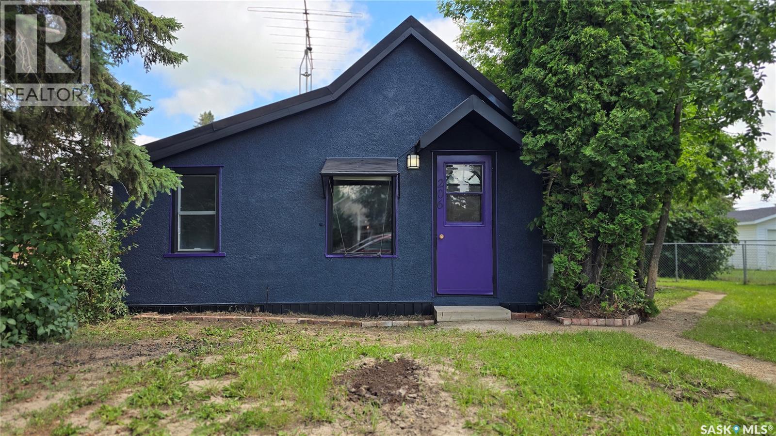 206 Irvine Street Property Photo 1