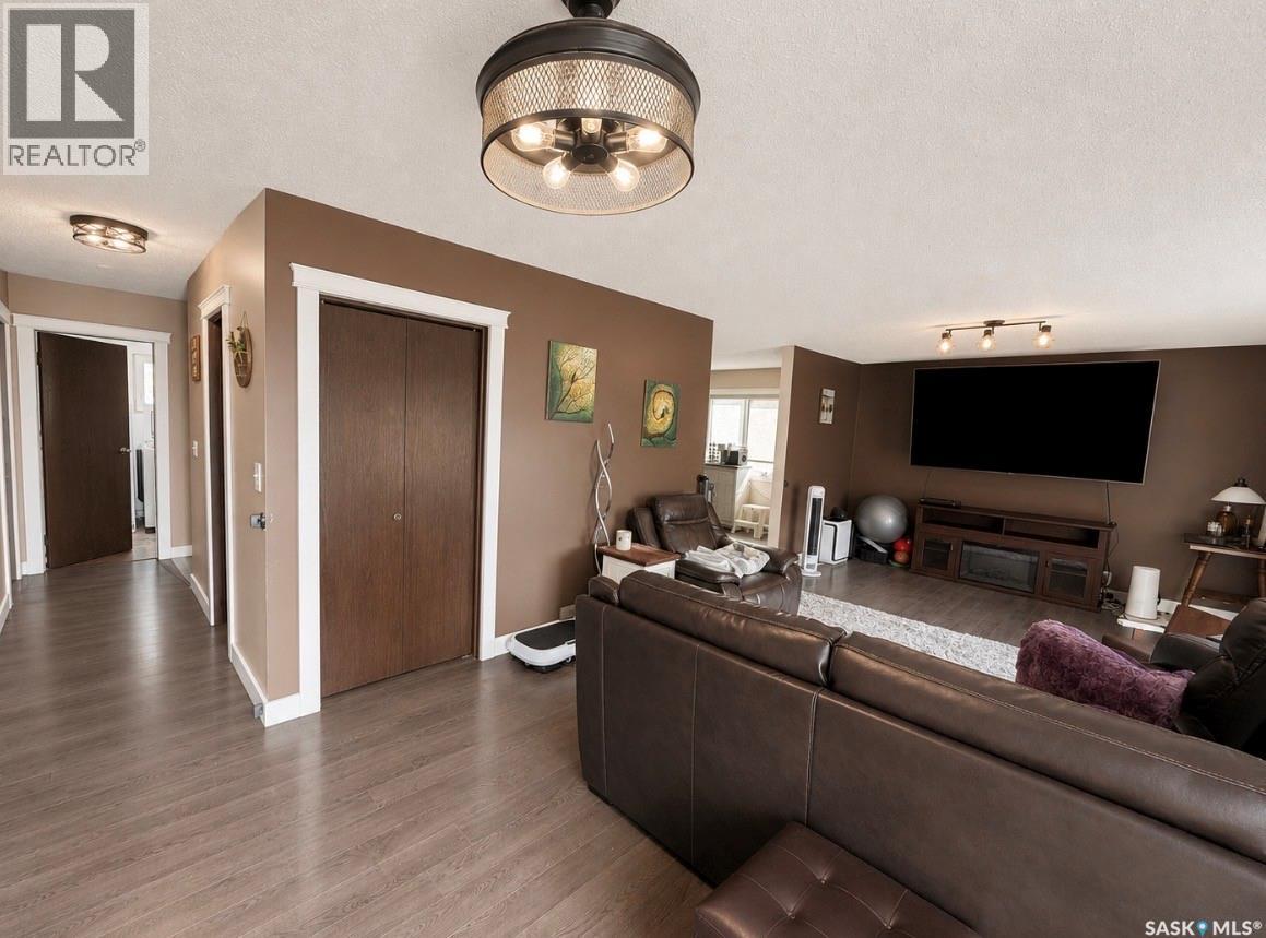 105 5th Avenue Property Photo 8
