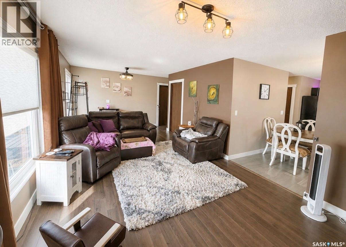 105 5th Avenue Property Photo 11