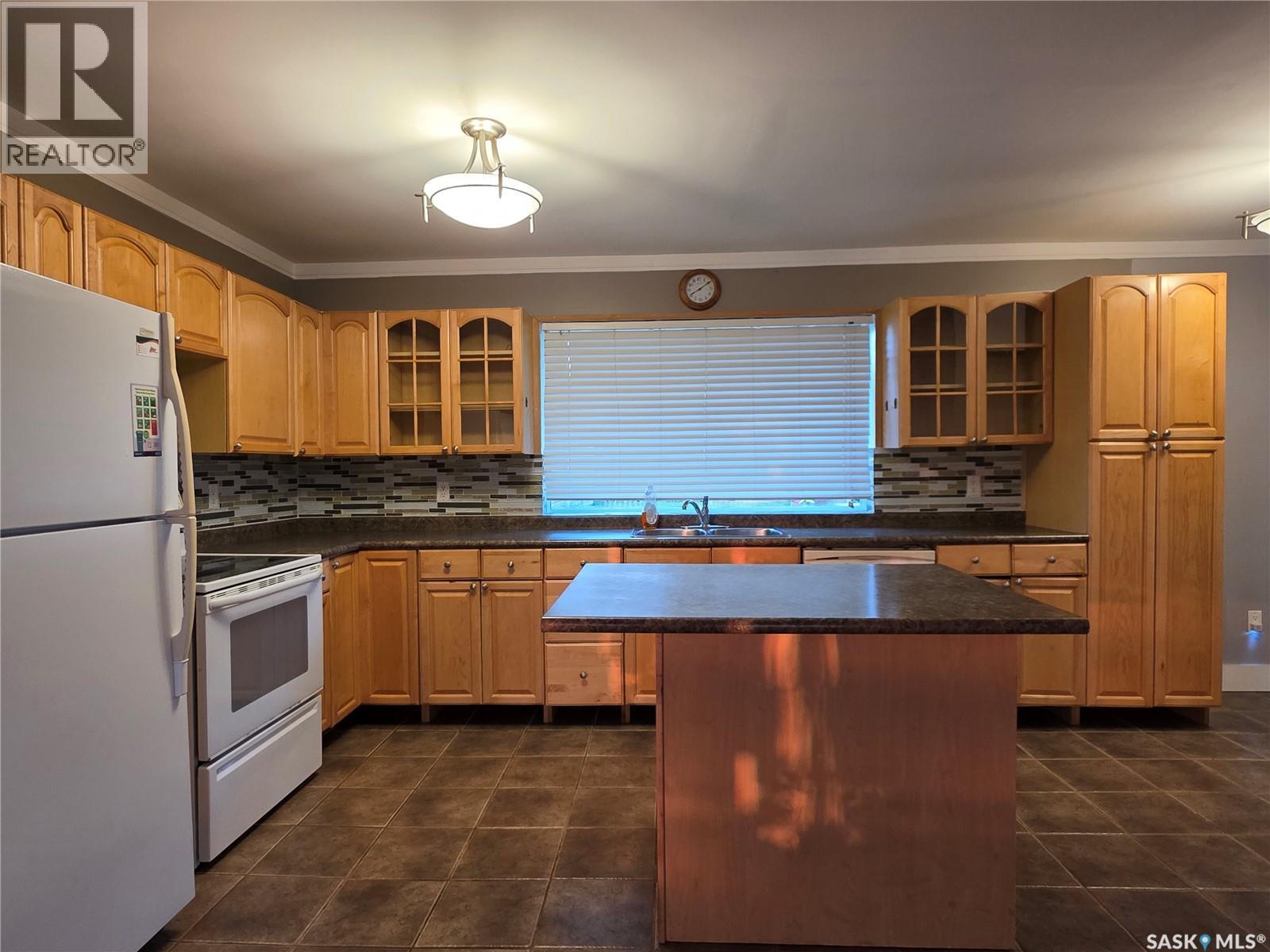 333 Elphinstone Street Property Photo 8