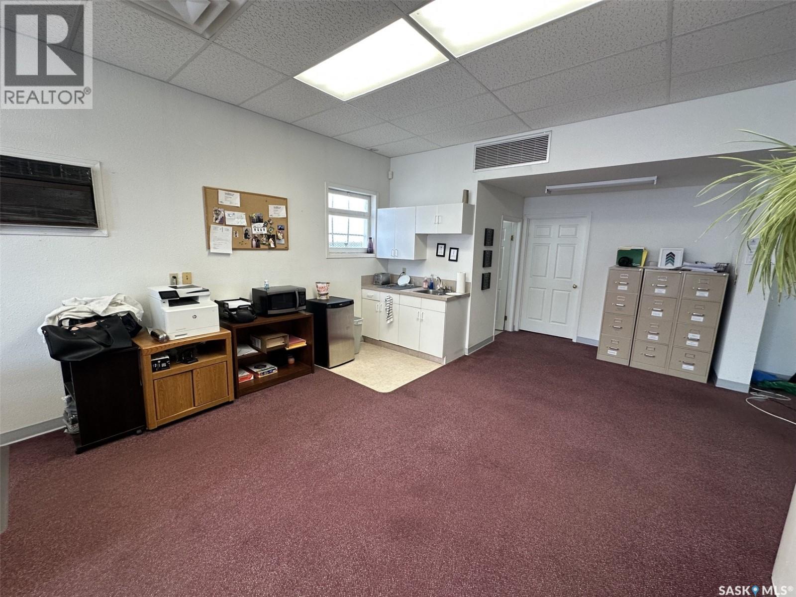 326 High Street W Property Photo 13