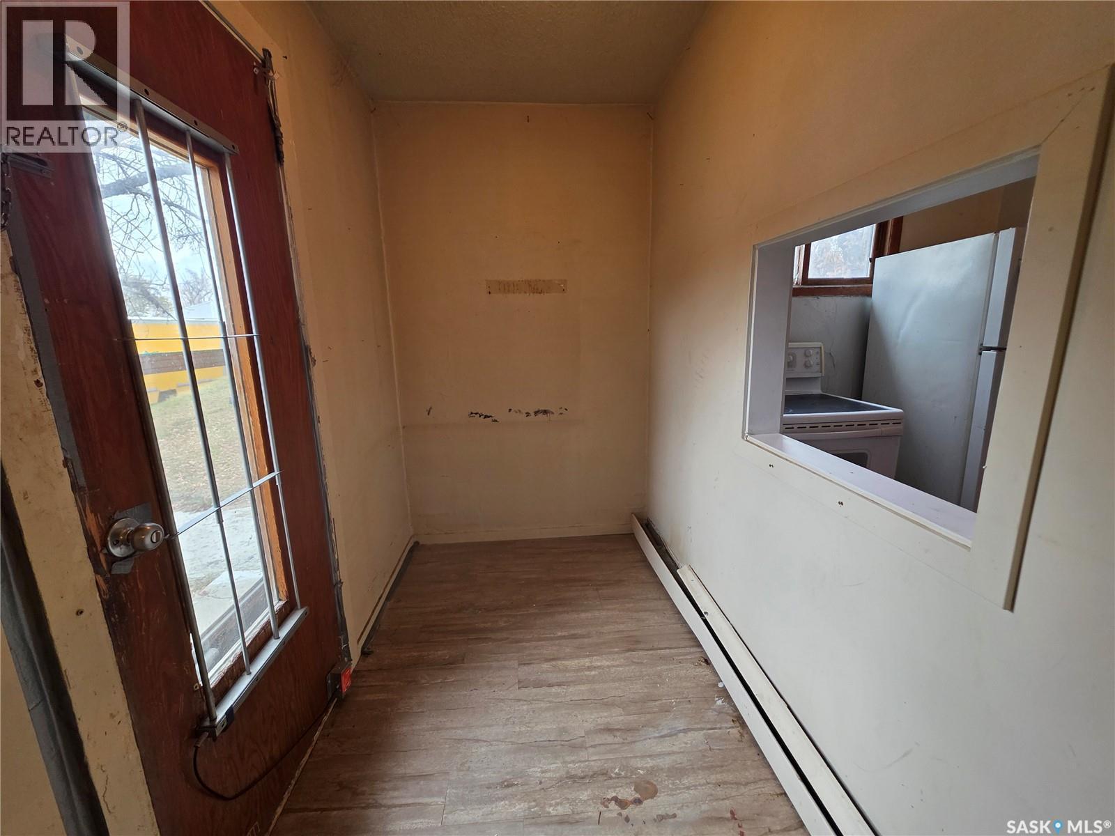 927 North Railway Street E Property Photo 2