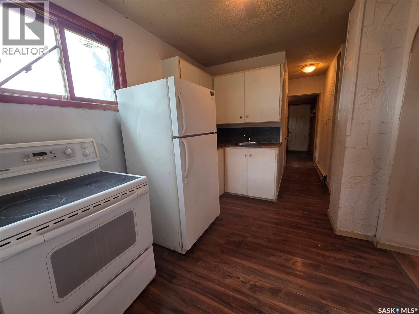 927 North Railway Street E Property Photo 3