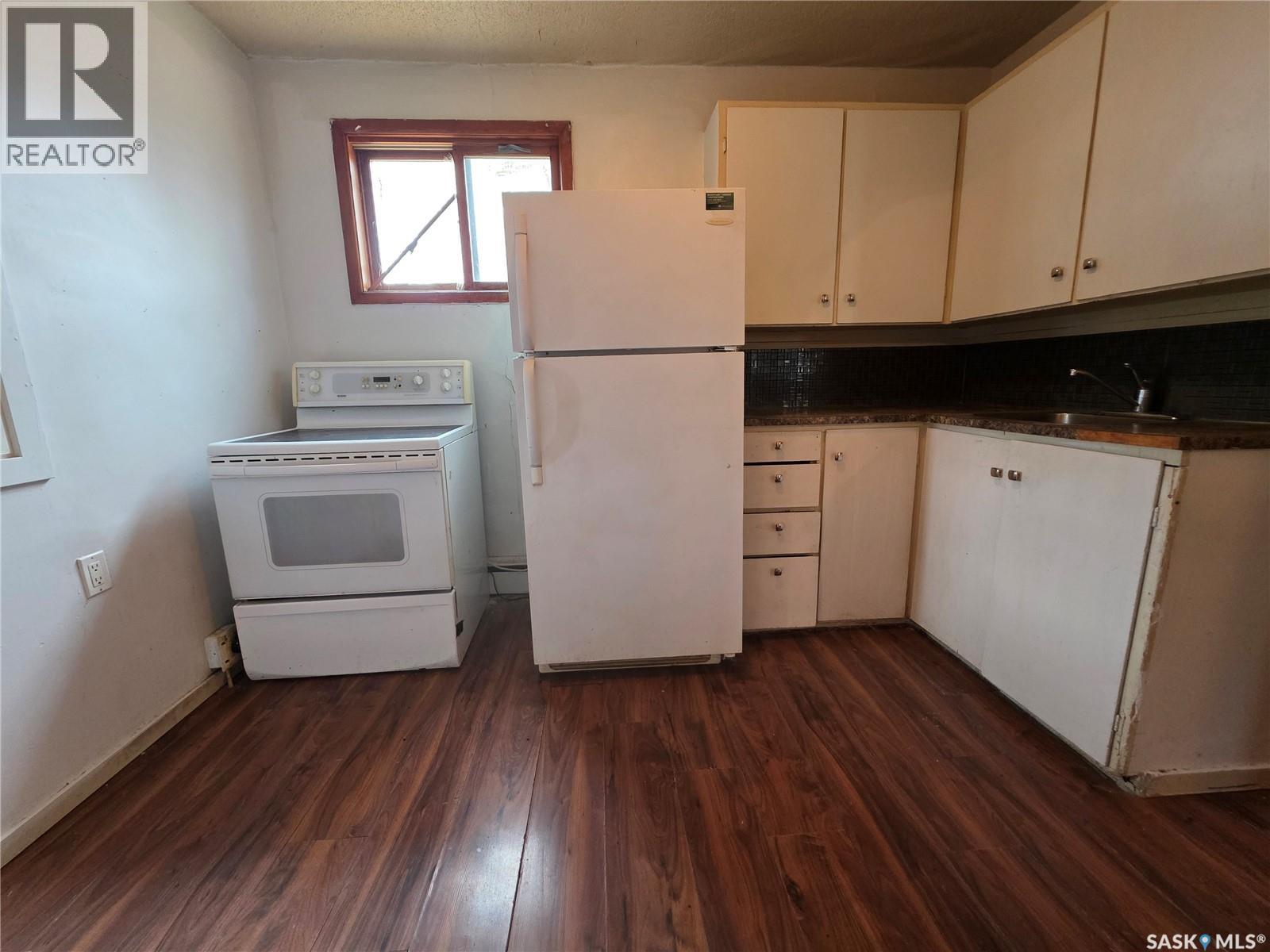 927 North Railway Street E Property Photo 4