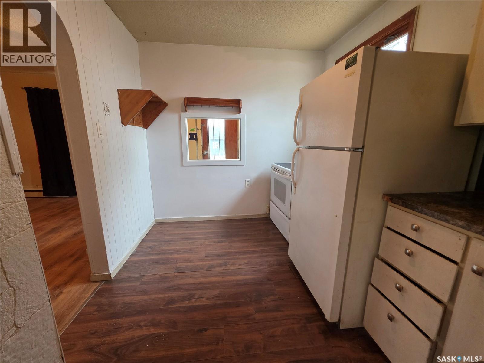927 North Railway Street E Property Photo 5