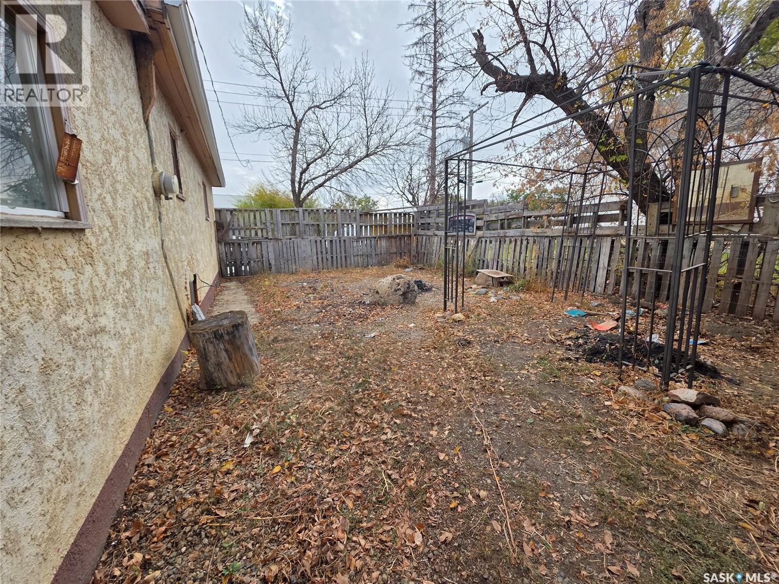927 North Railway Street E Property Photo 25