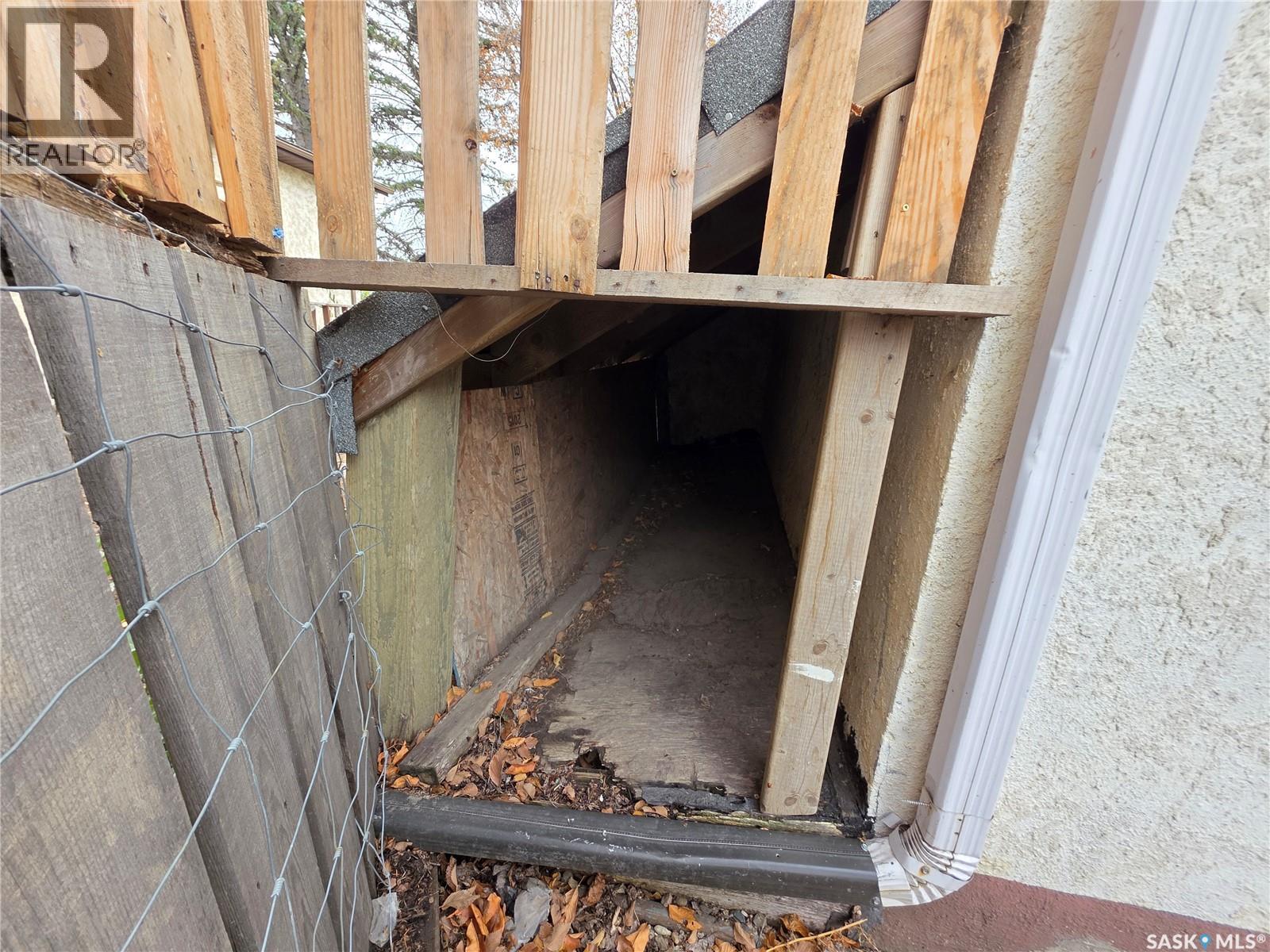 927 North Railway Street E Property Photo 26