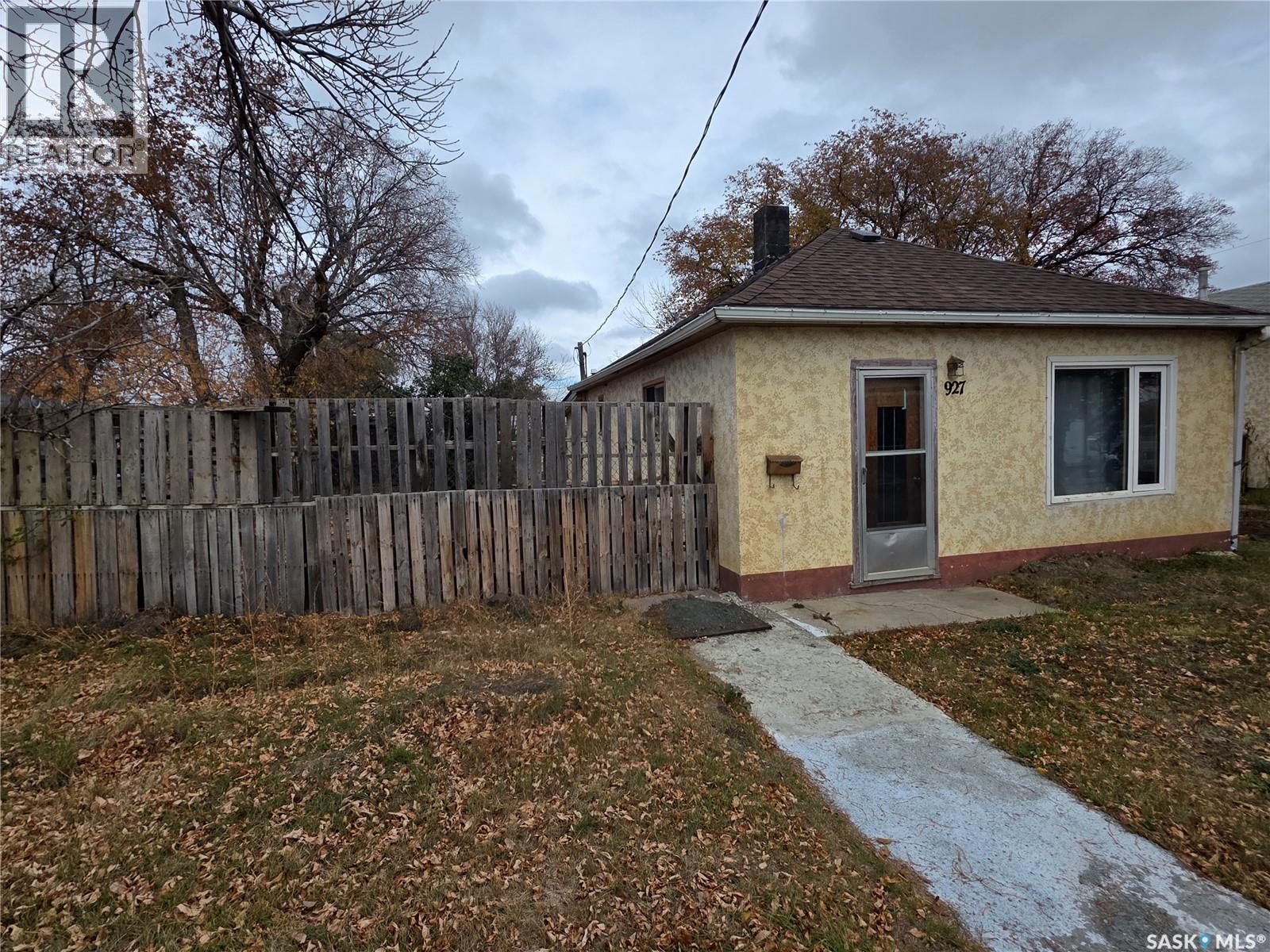 927 North Railway Street E Property Photo 28