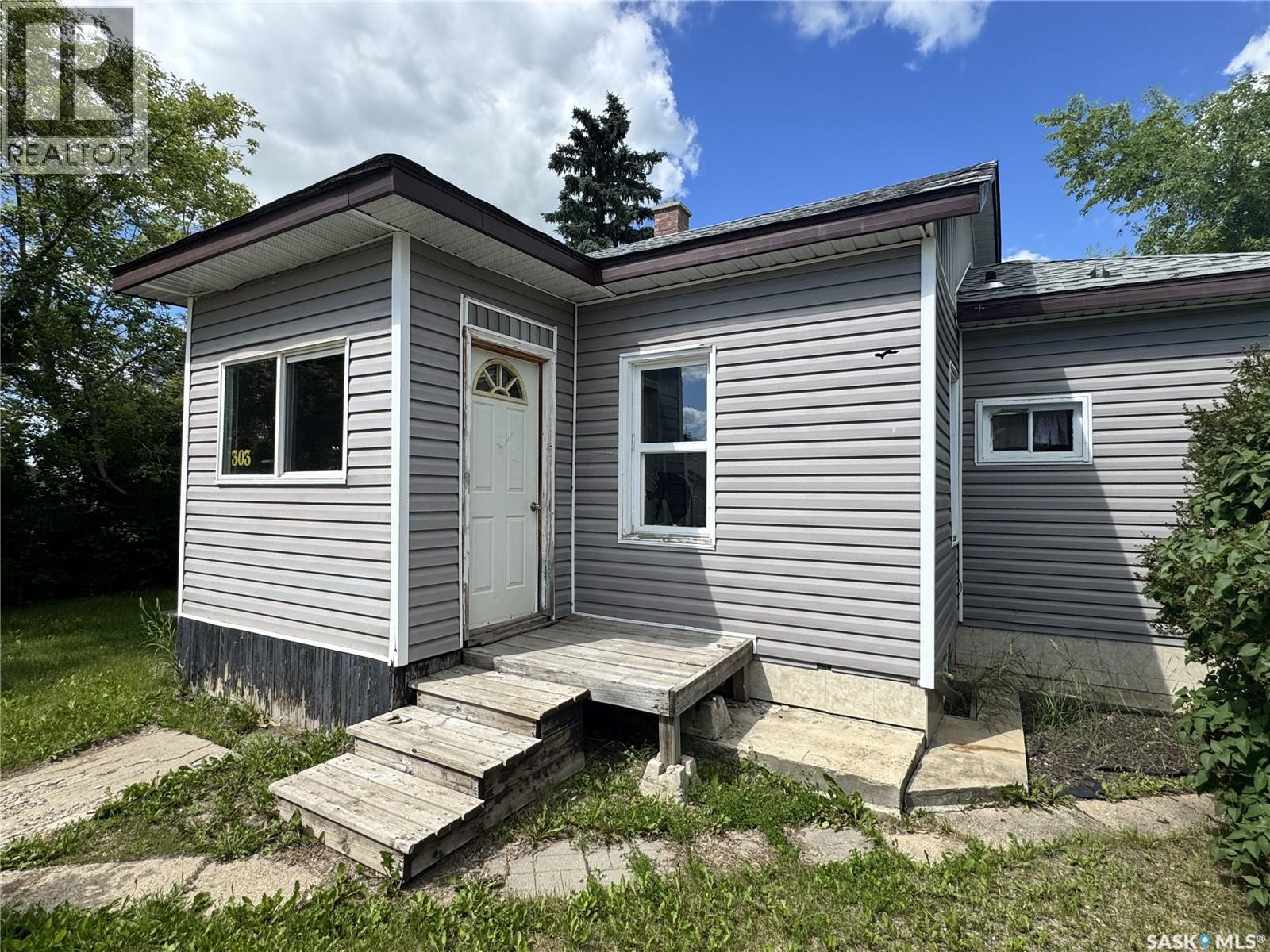 303 4th Avenue W Property Photo 2